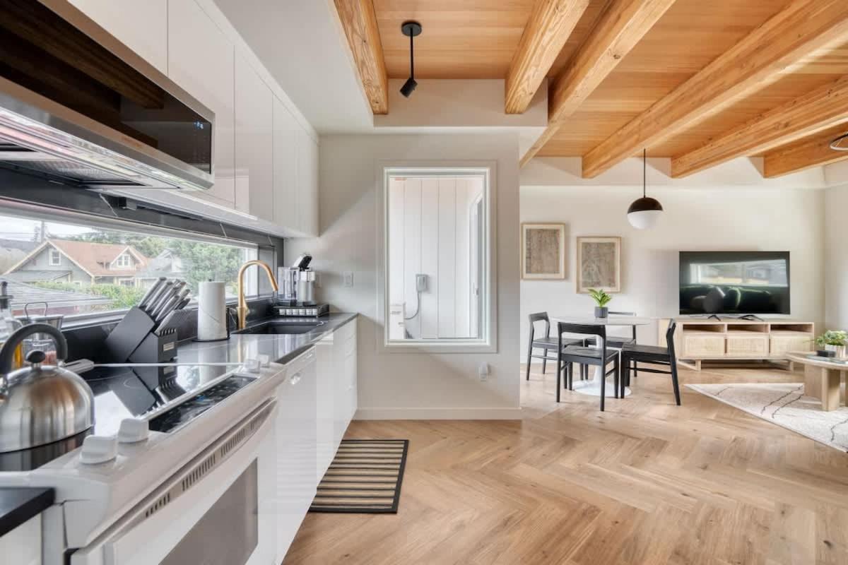 Albertaarts Happy Place Townhome - 91 Walkscore Holiday home